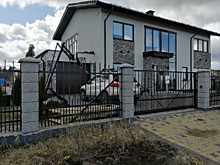 Забор из наборных столбов мрамор ШАХМАТКА