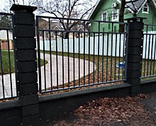 Заборы из наборных блоков с каменной фактурой